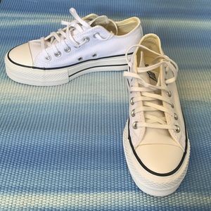 Women’s Converse platform white canvas low-top